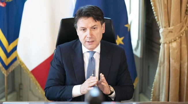 Mes, Dagospia: Giuseppe Conte ha già detto sì, ma non sa quando comunicarlo agli italiani