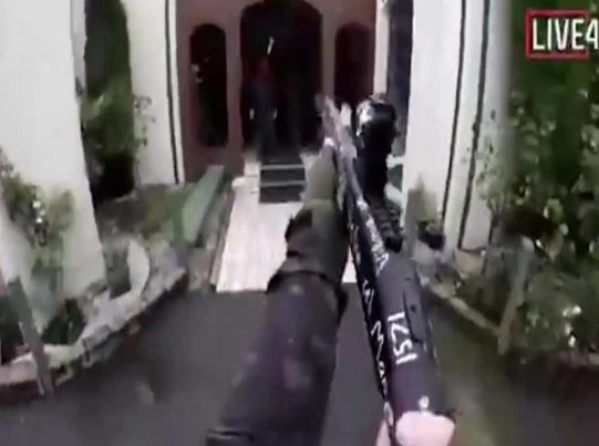 Nuova Zelanda, strage in due moschee. Decine di morti e feriti. Spunta il nome di Luca Traini
