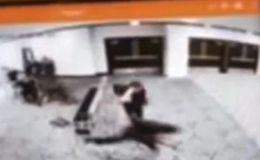 Trump spiazza il mondo, "chi dovrebbe ingaggiare l'attentatore"