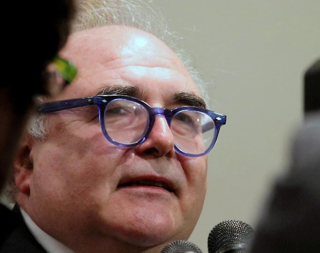 Renato Farina: sui disabili Maurizio Martina si accanisce contro il governo. Peccato fosse il suo