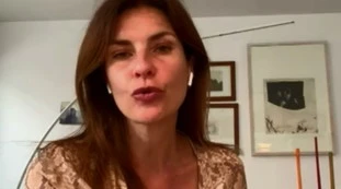 Alessandra Moretti, lo sconcertante elogio all'Europa: "Senza la Ue niente vaccino in otto mesi". Ma è seria?