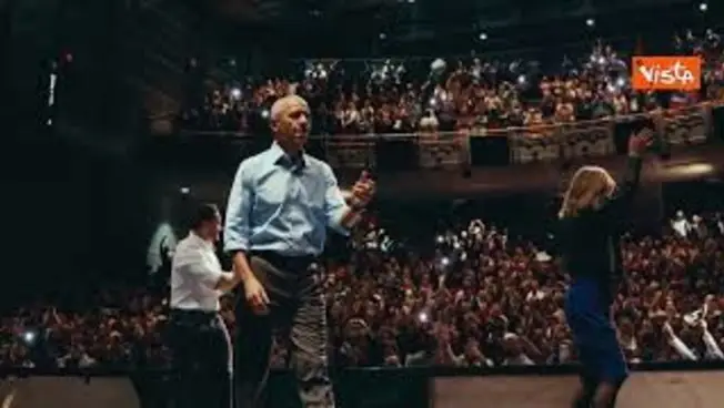 Leggi l'articolo: Barack Obama ricrea l'iconico "mic drop" sul palco elettorale del dem Abdul El-Sayed