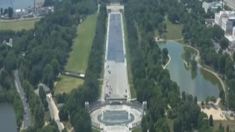 Usa, non solo la sala da ballo: Trump fa rivestire di blu la vasca del Lincoln Memorial