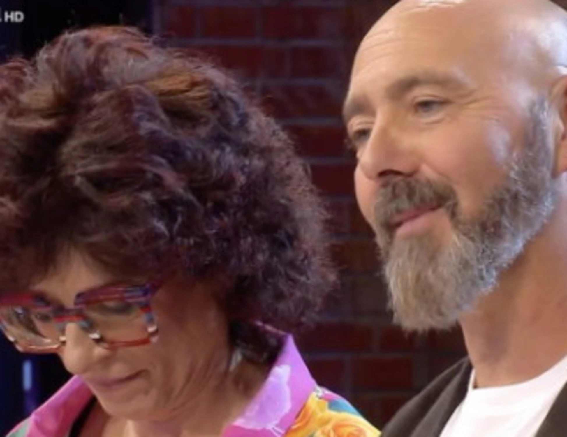 Affari tuoi, "non sono abbastanza": giù insulti su Simone