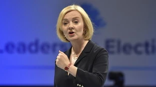 Liz Truss nuovo premier: chi è l'ultra-conservatrice che vuole eliminare Putin