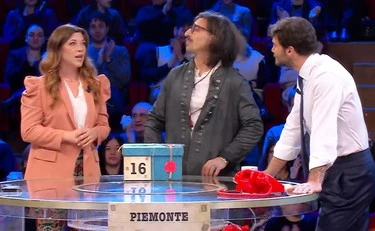 Affari Tuoi, tensione alle stelle tra Jonathan e sua moglie: "Sto elemento"