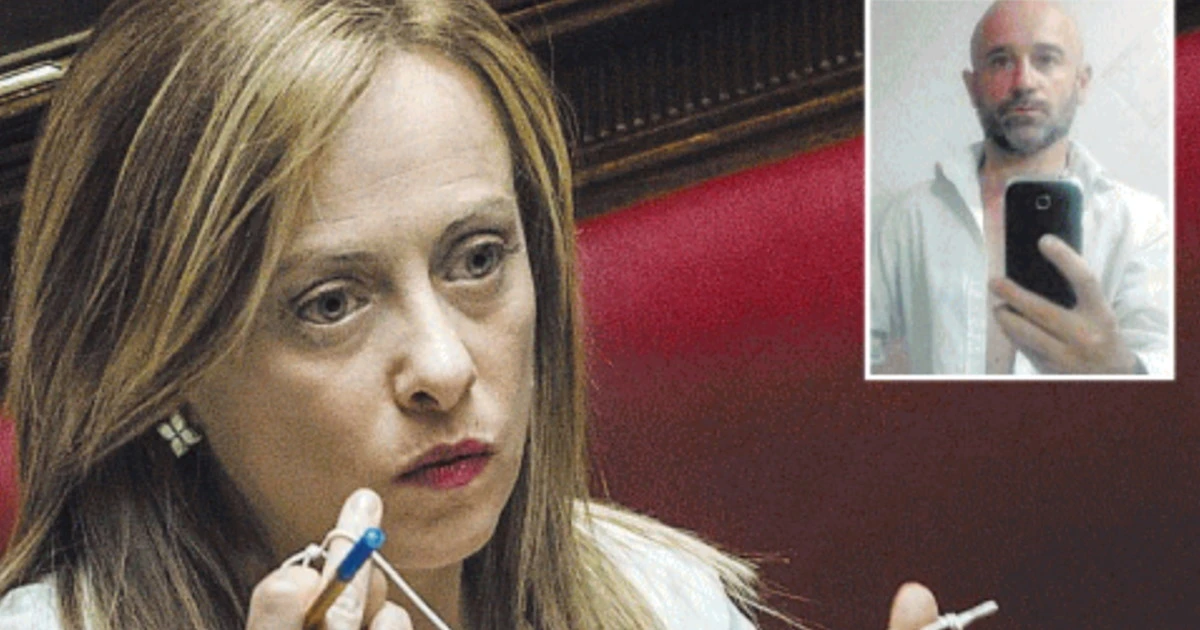 Giorgia Meloni, minacce e insulti a Ostia con falce e martello: "Tro***, fascista di mer***"