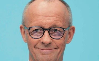 Merz è inamovibile ma resta senza popolo