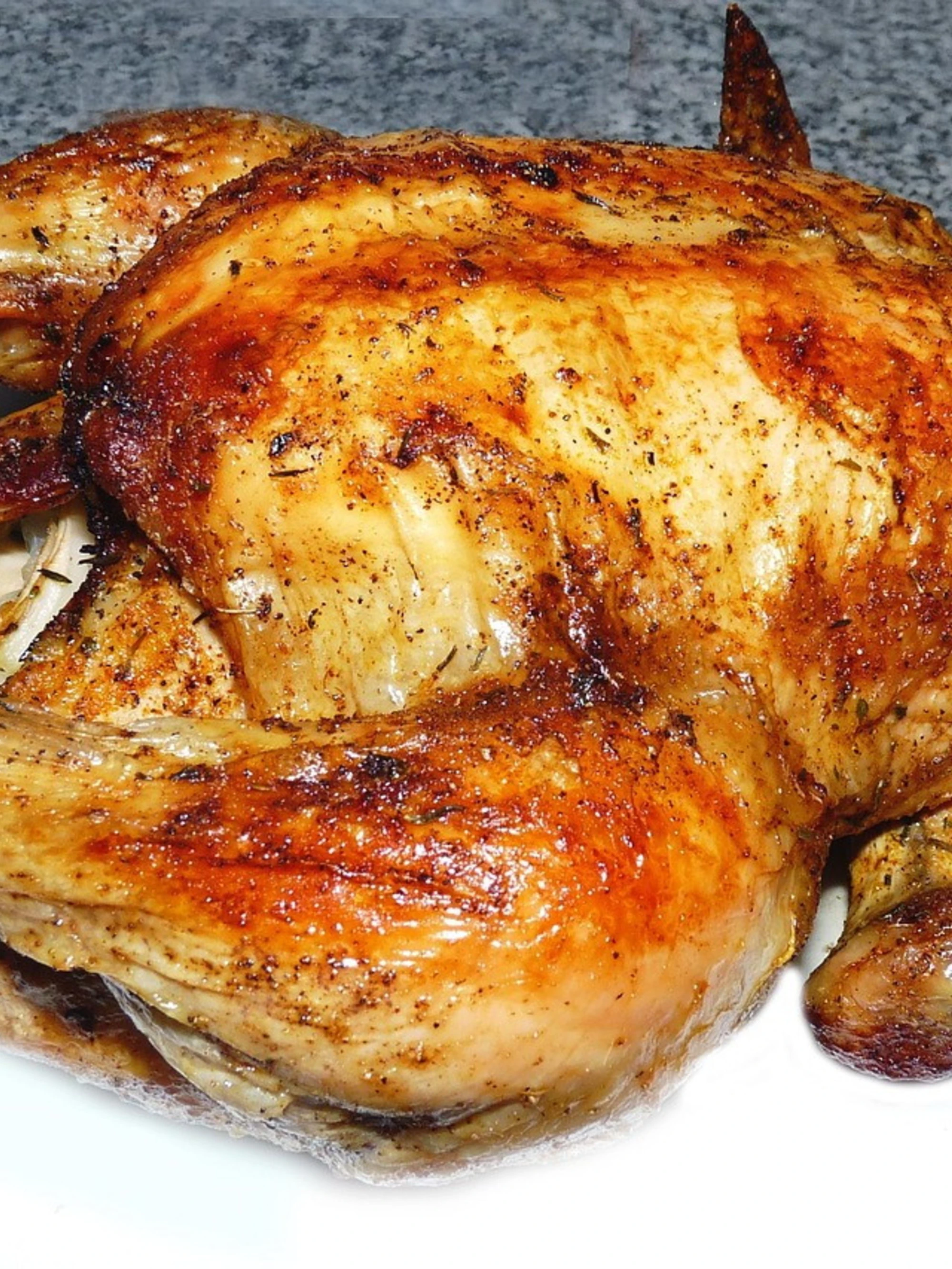 Pollo, ne mangi troppo? Il rischio-tumore schizza del 35%: lo studio e le soglie