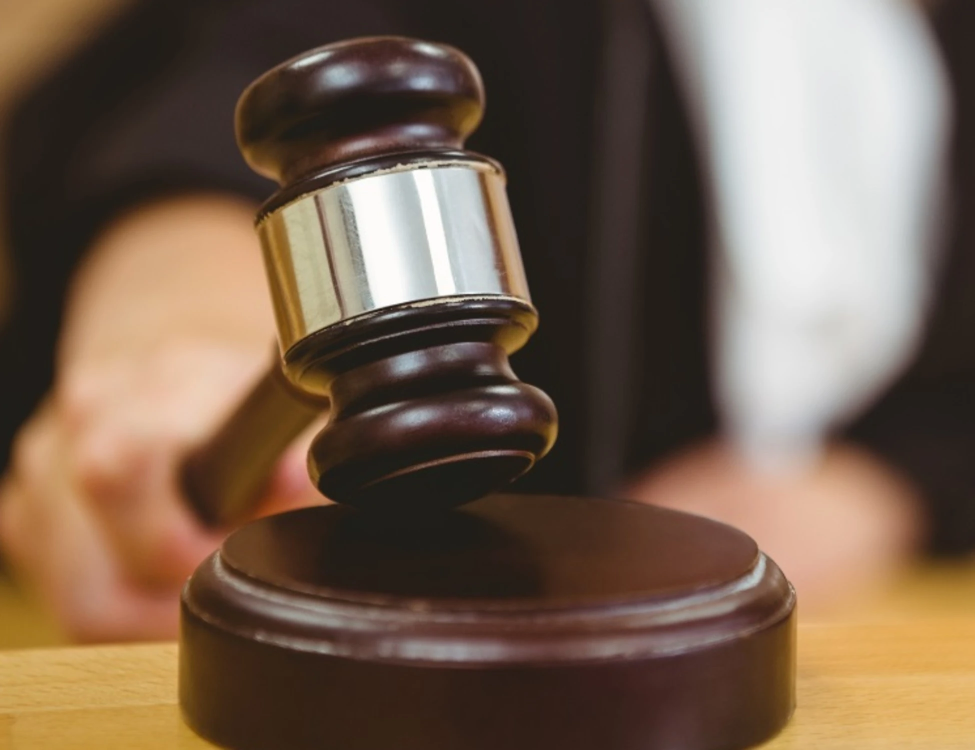 Ecco un altro passo verso il pensiero unico. Diranno sì pure alla poligamia?