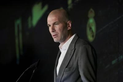 Zidane tampona una vettura, l'automobilista gli chiede un selfie