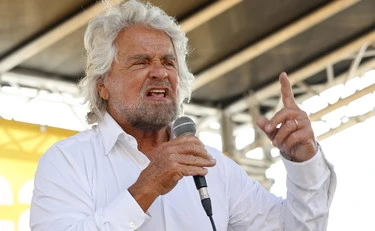 M5s, clamoroso: Beppe Grillo porta Giuseppe Conte in tribunale