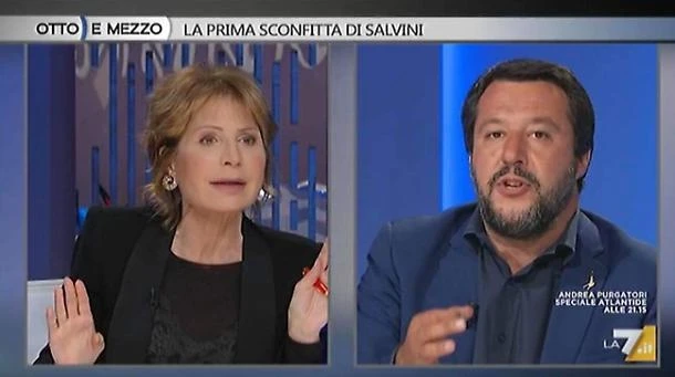 Otto e Mezzo, Matteo Salvini sfotte Lilli Gruber a poche ore dall&apos;ospitata: &quot;Vuole ancora quei fiori?&quot;