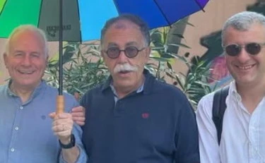 Elly Schlein si becca un "vaffa" in piazza, terremoto-Pd: la foto