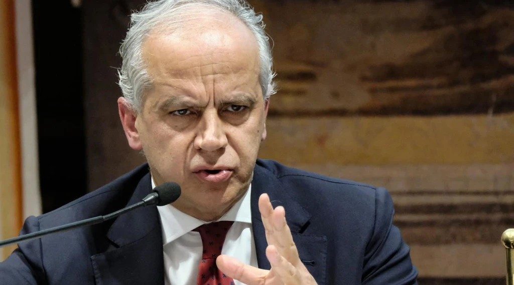 Decaro, Piantedosi e la telefonata prima della sceneggiata: "Reazione esagerata"