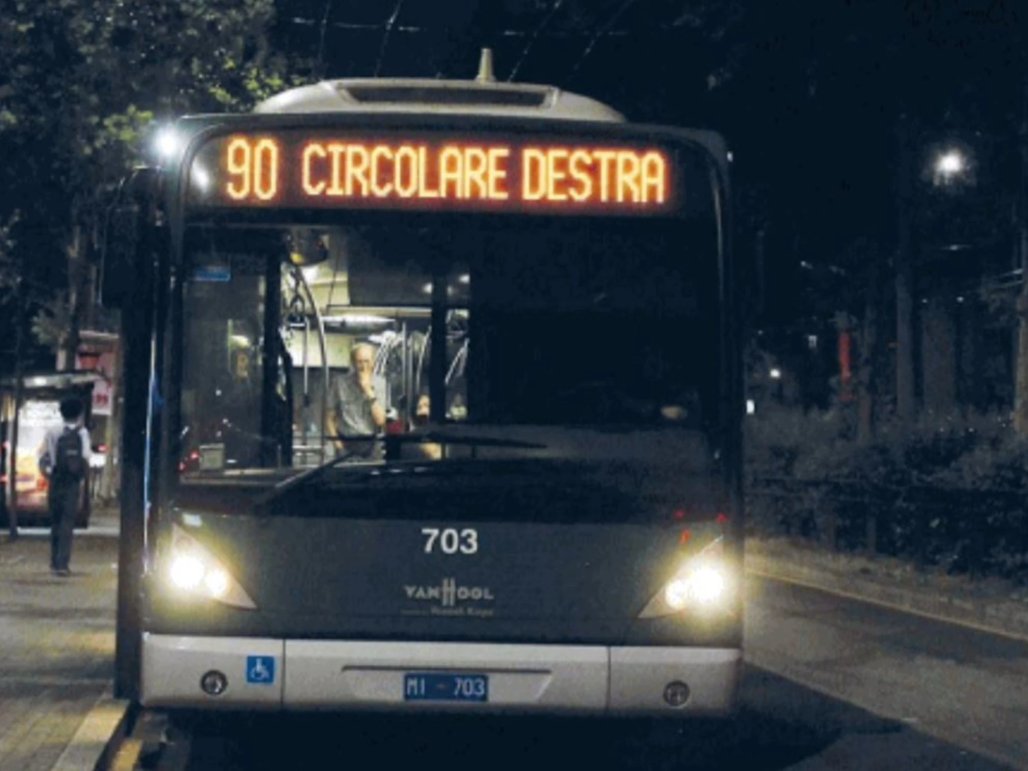 Notte di terrore sulla linea 90 Rissa con catene e pitbull