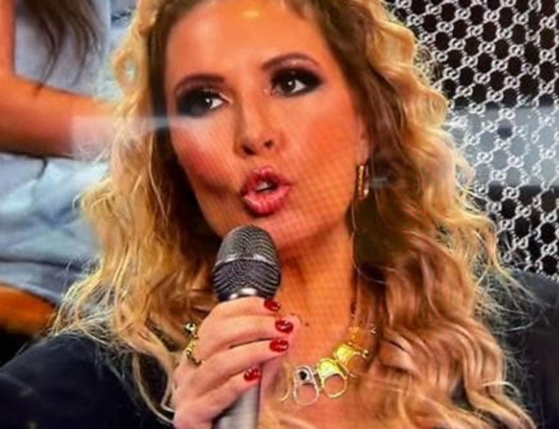 Selvaggia Lucarelli vede truffe ovunque: la giustiziera dalla mira sbilenca
