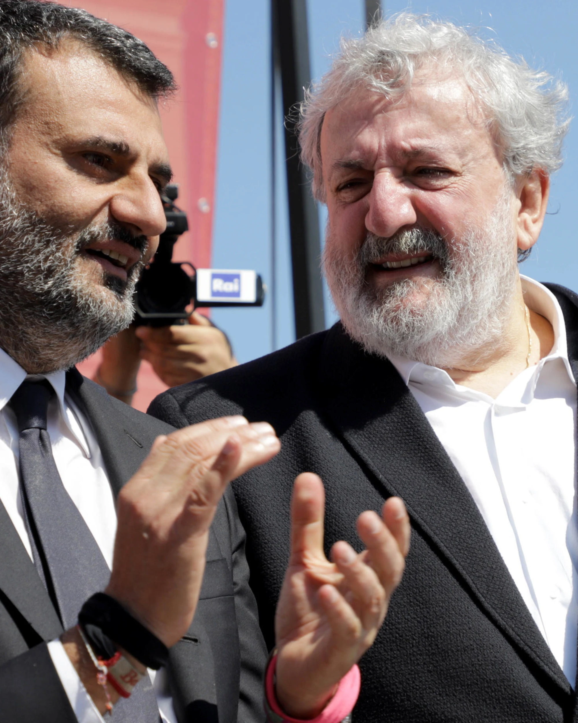 Il Pd esplode, Emiliano va avanti e Decaro frena: caos in Puglia