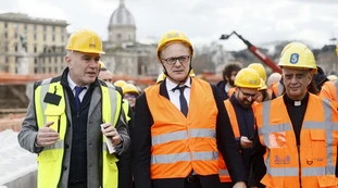 Giubileo a Roma, avviato solo il 26% dei cantieri. FdI contro Gualtieri