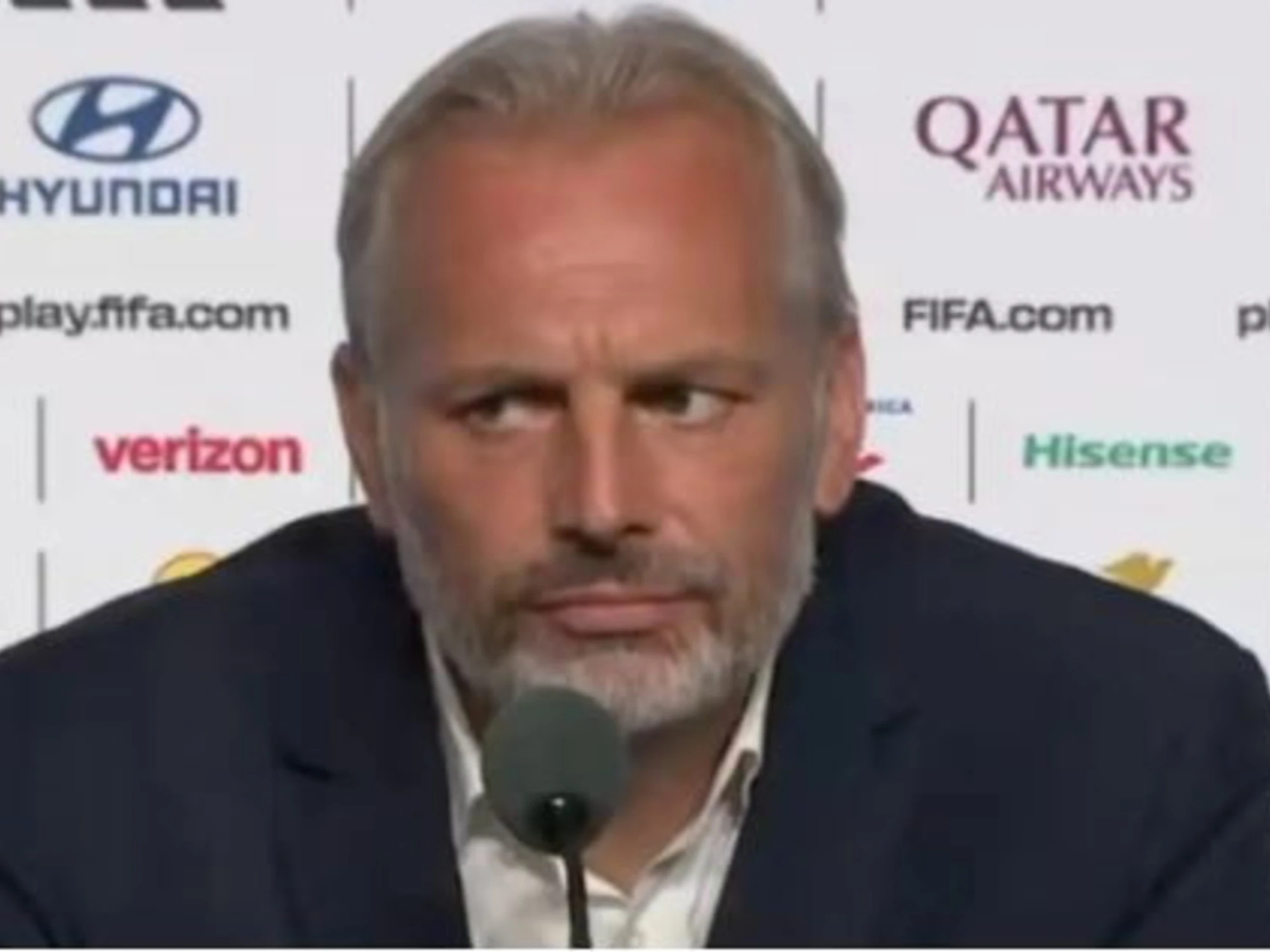 Mondiali 2026, il Ct Desabre scopre la morte del padre in conferenza stampa