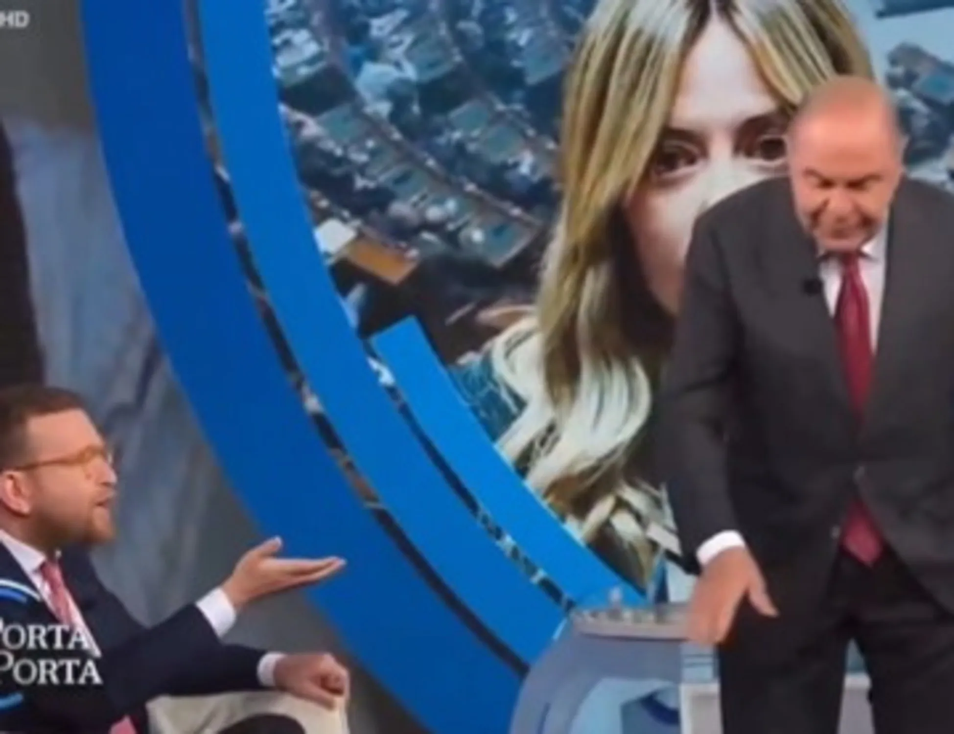 "Bava alla bocca, fa tenerezza": Selvaggia insulta Vespa