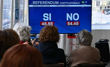 Referendum, vince il "No". Giuseppe Conte straparla e si intesta il risultato, ecco le cifre