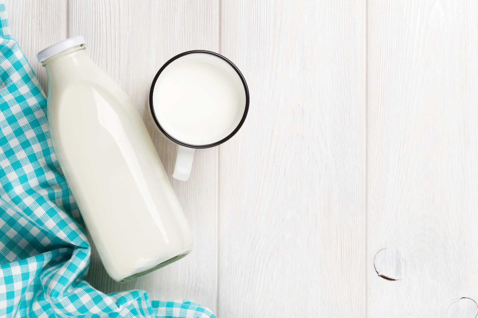 Latte, la fregatura che ci impone l'Europa: cosa non potrete sapere su ciò che berrete