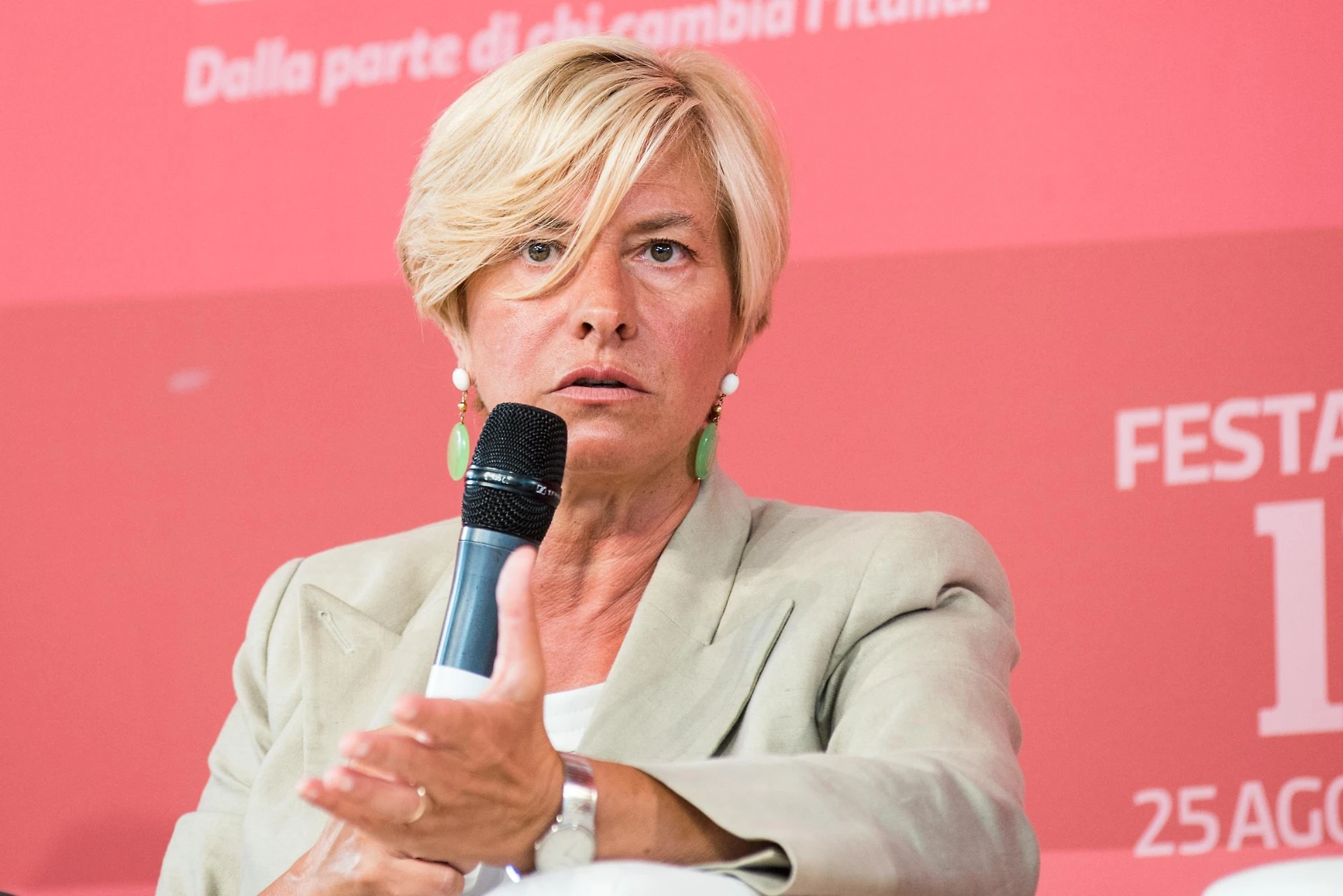 Pinotti, l'ordine è partito: "Ritiriamo le truppe italiane". Era ora, mossa anti-migranti