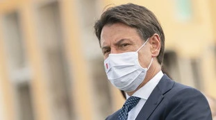 Giuseppe Conte nei guai per il gel disinfettante: "Comprato da chi non paga le tasse", lo scoop di Franco Bechis
