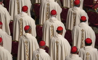 Conclave, il cardinale confessa: "Io ho visto la tv..."