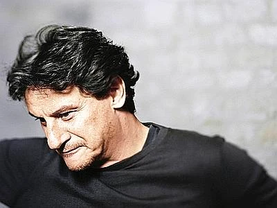 Giorgio Tirabassi chitarrista manouche nello show-omaggio a Reinhardt
