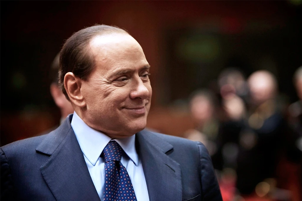Silvio Berlusconi: "Addio euro, stampiamo una nuova moneta"