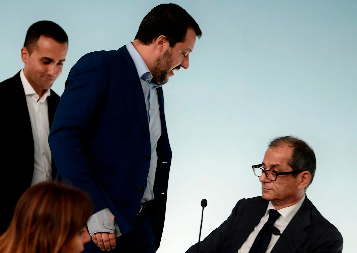 Matteo Salvini, "gli 80 euro non si tagliano". Capolavoro di Tria: con una frase salva M5s, Lega e governo
