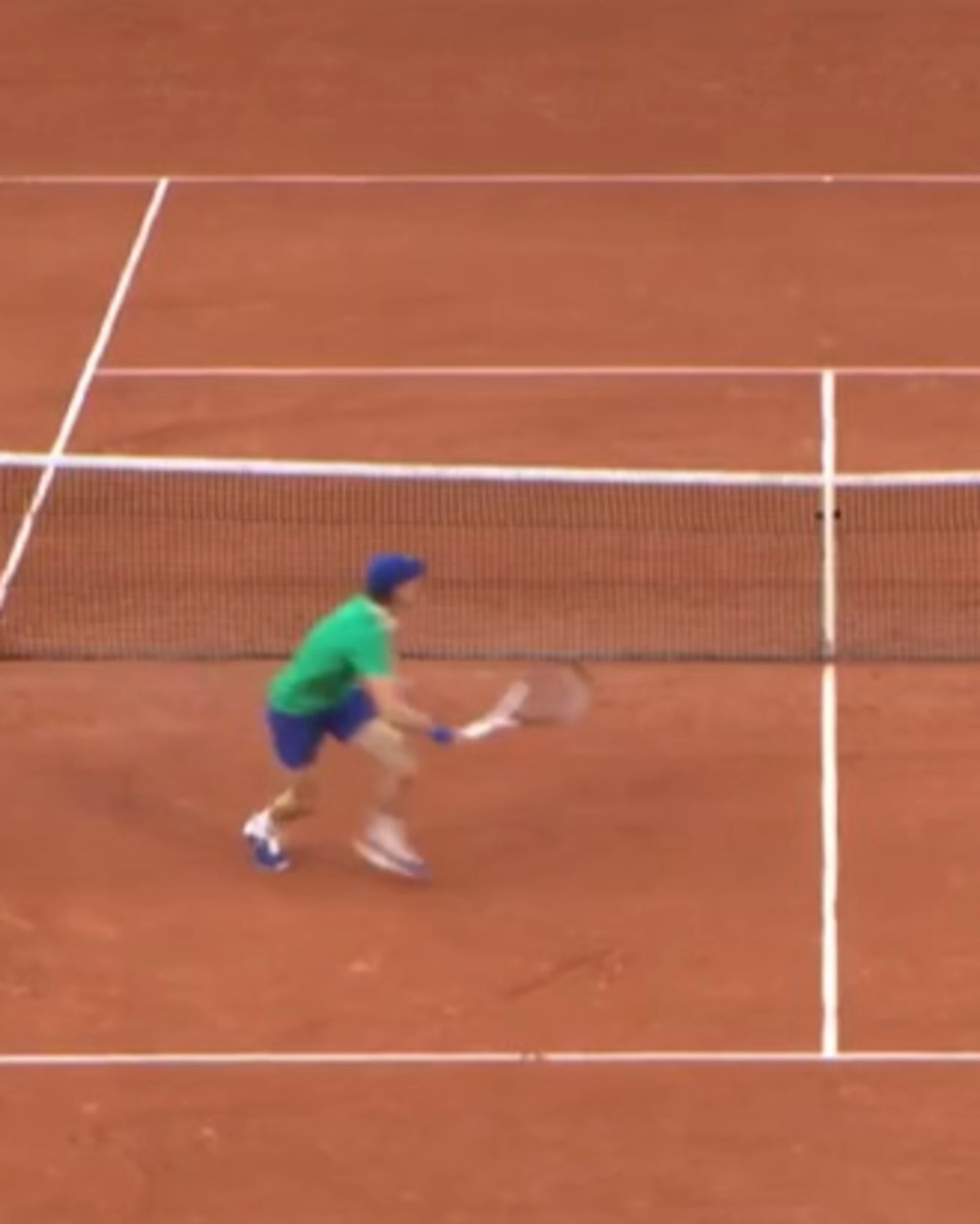 Sinner batte Djokovic, è finale al Roland Garros: lo scambio leggendario