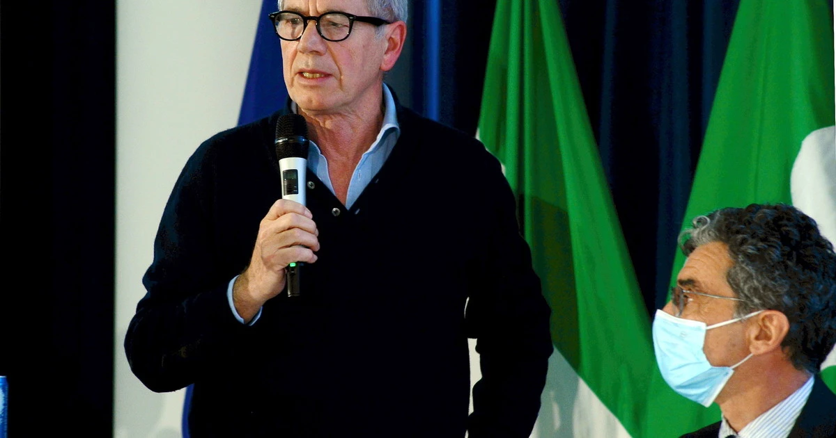 Guido Bertolaso avverte: "In Lombardia pronta la campagna d'inverno. Per medici e anziani servirà la terza dose di vaccino"