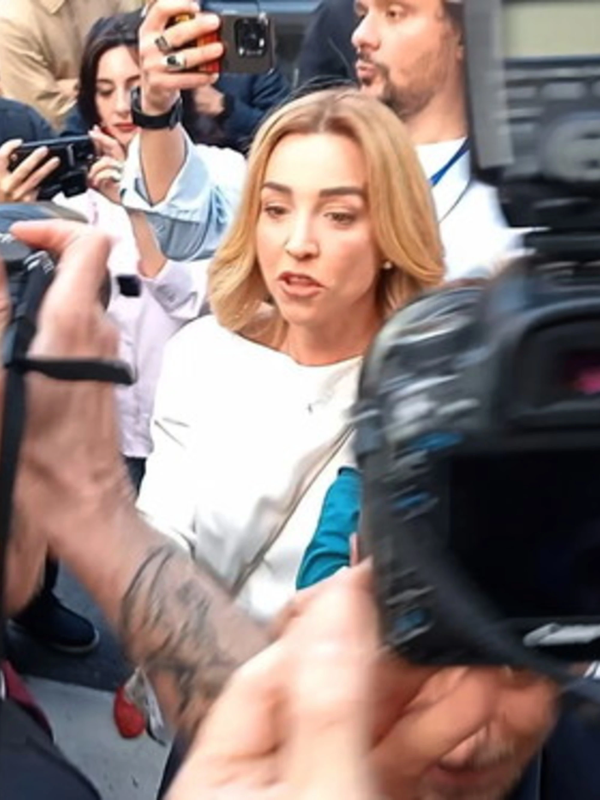 Giorgia Meloni, sparata sulla "Stampa": "Sconfitta dalle donne"