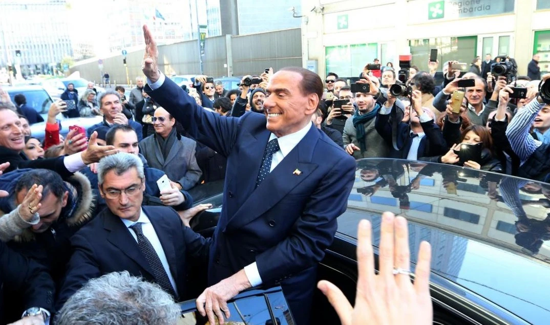 Silvio Berlusconi: "A tutti gli italiani regalo l'Albero della Libertà"