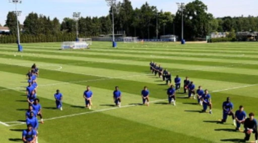 George Floyd, la foto dei giocatori del Chelsea contro il razzismo