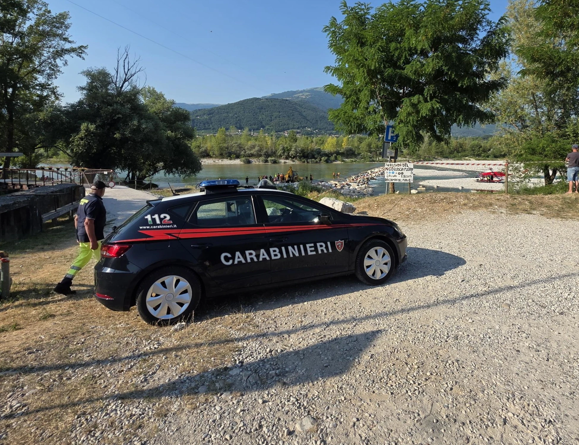 Tragedia in piscina, bimba di 8 anni muore annegata
