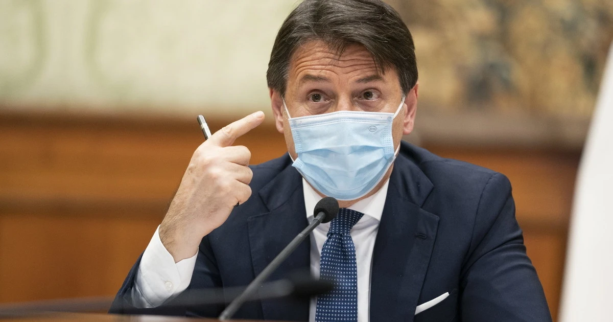 Giuseppe Conte contro "quei professori soloni sempre in tv": lockdown nazionale, bordata a Galli e Ricciardi?