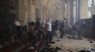 Medio Oriente, guerra a Gerusalemme: i palestinesi lanciano razzi, Israele bombarda la Striscia di Gaza