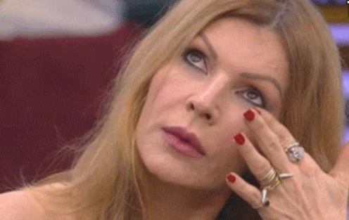Grande Fratello Vip, il crollo di Rita Rusic: "Campo profughi" e complotti, la grave crisi di notte