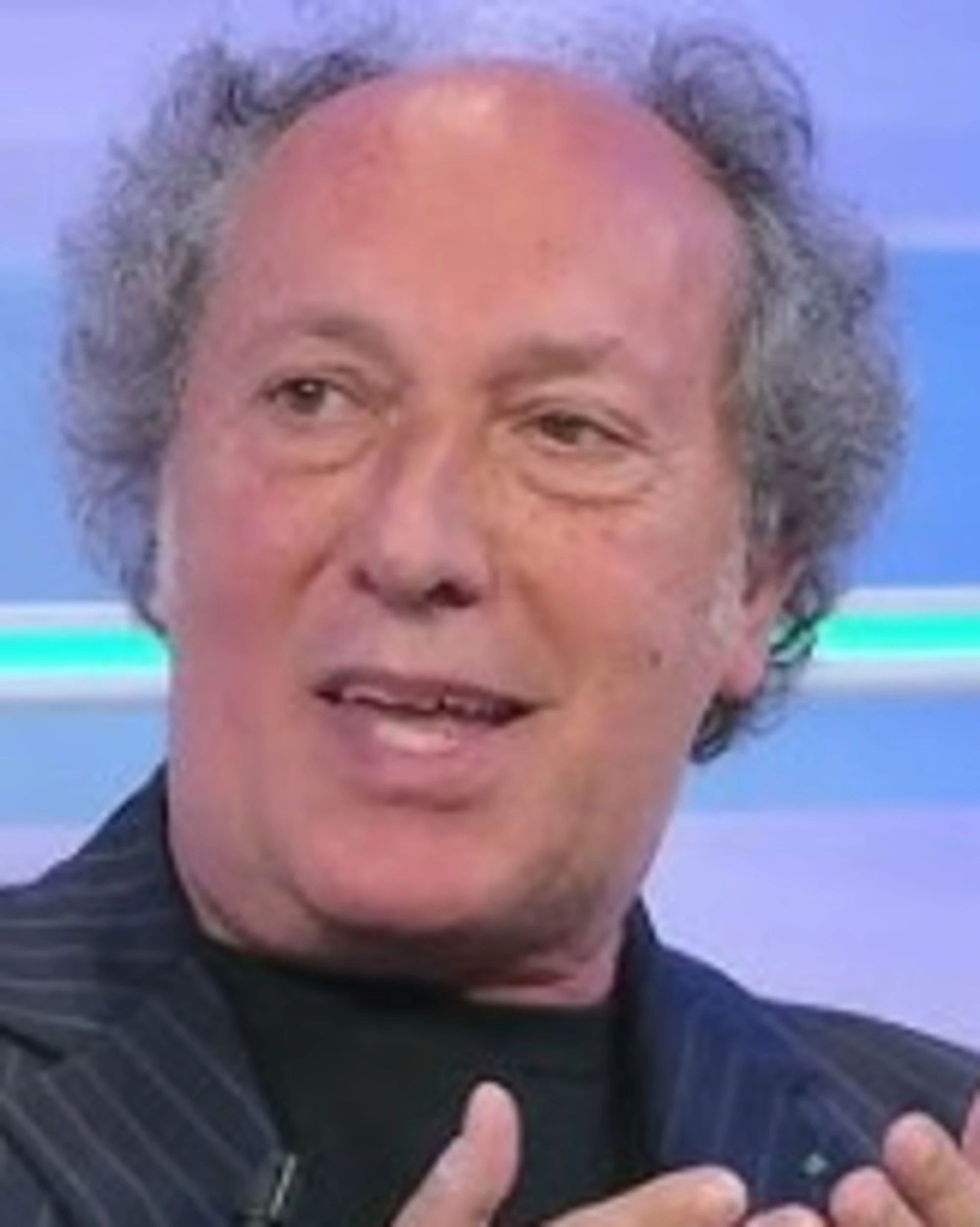 Fulvio Abbate, insulti a Meloni e governo: "I fascisti tornino nelle fogne"