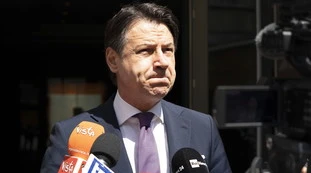 Coronavirus, dopo le discoteche "il governo vuole un altro lockdown". Bomba da Fratelli d'Italia