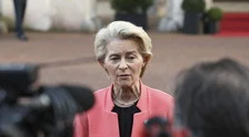 Ursula von der Leyen, armi e soldati: basta una frase per far saltare in aria il Pd