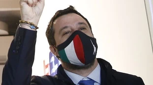 Matteo Salvini, il sondaggio sui leader: lui il più amato. Crolla Giuseppe Conte, giù anche Giorgia Meloni: le cifre