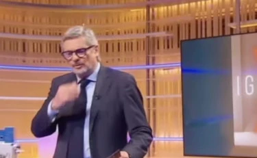 La7, clamorosa gaffe di Pino Rinaldi: "Tutto questo su Chi l'ha visto?"