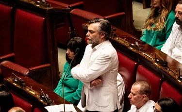 M5s, buffonata pro-Pal: ecco come si presentano in Parlamento