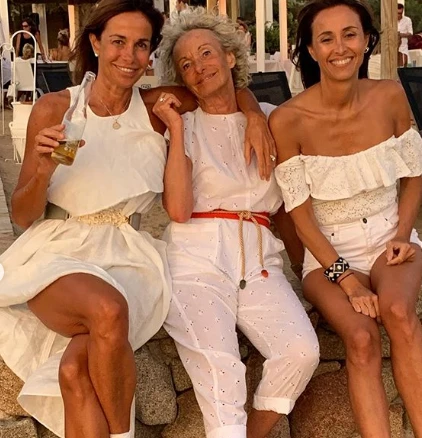 Cristina Parodi e Benedetta Parodi in vacanza con mamma: avete mai visto la signora?