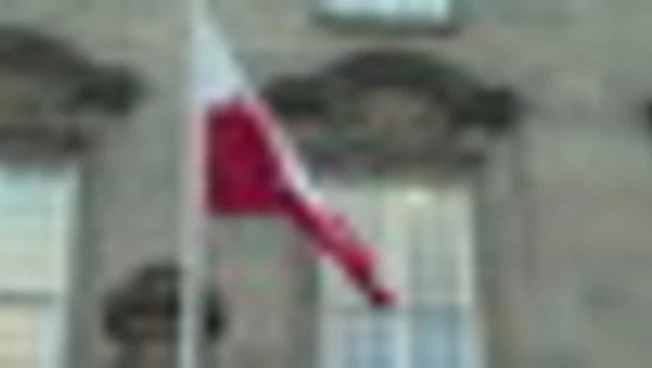 Parlamento danese accoglie funzionari Usa issando bandiera Groenlandia